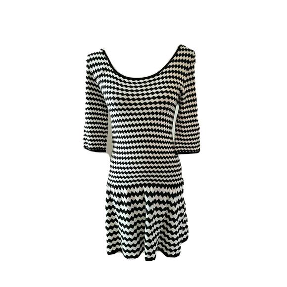 Freshman Womens Black And White Chevron Stretchy Knit Sweater Dress M - Picture 1 of 8